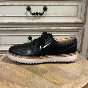 Mens size 10 Nike golf shoes